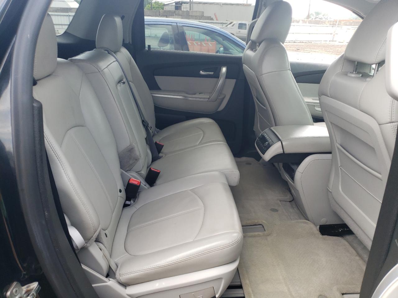 1GKEV337X8J268341 2008 GMC Acadia Slt-2