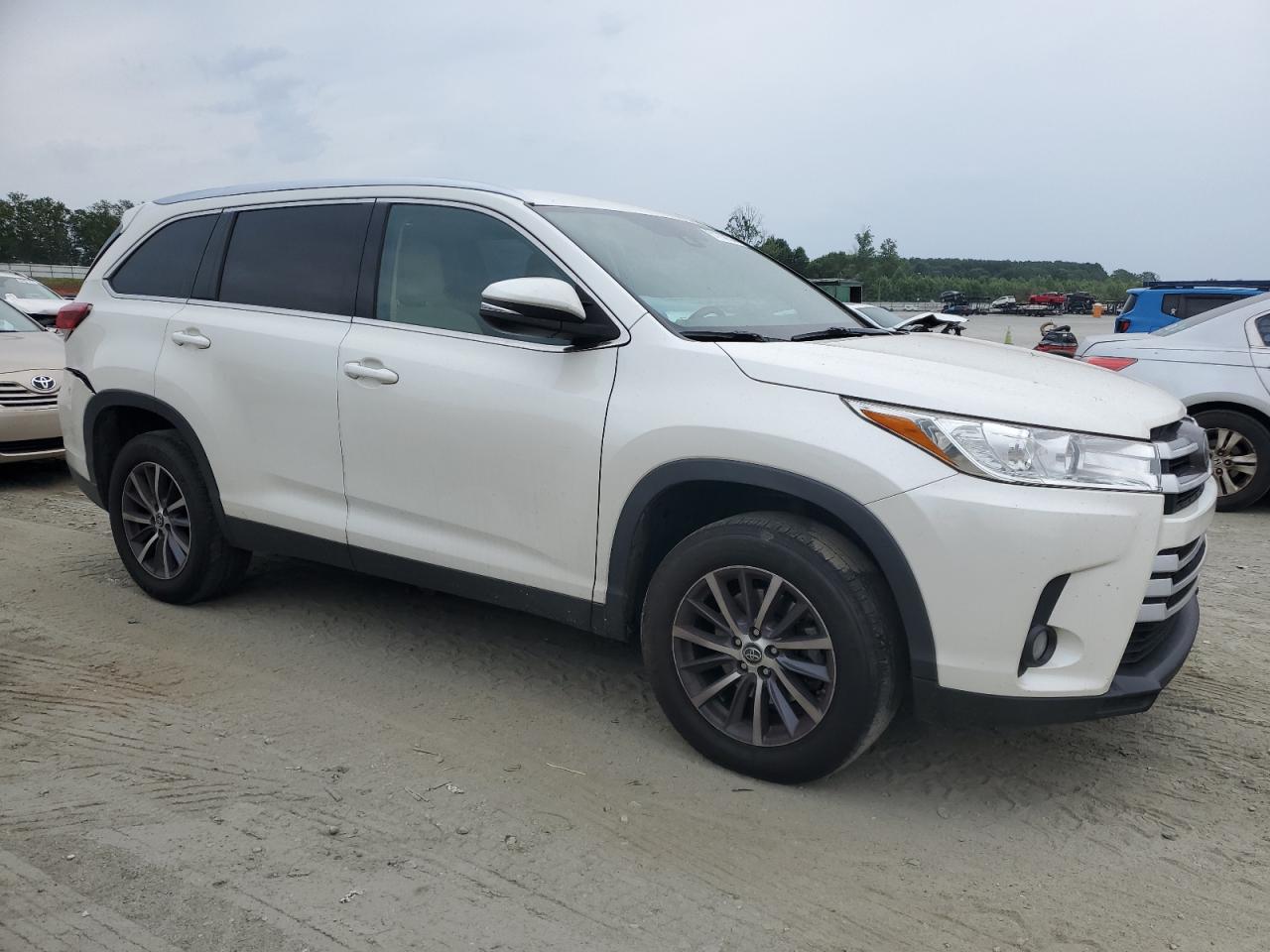 Lot #2672007586 2019 TOYOTA HIGHLANDER