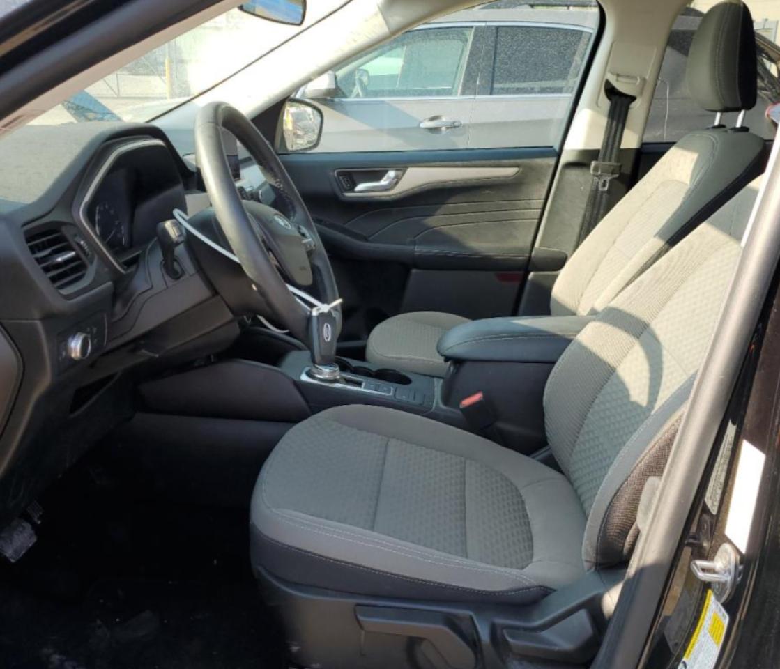 1FMCU0BZ7MUB05318 2021 Ford Escape Se