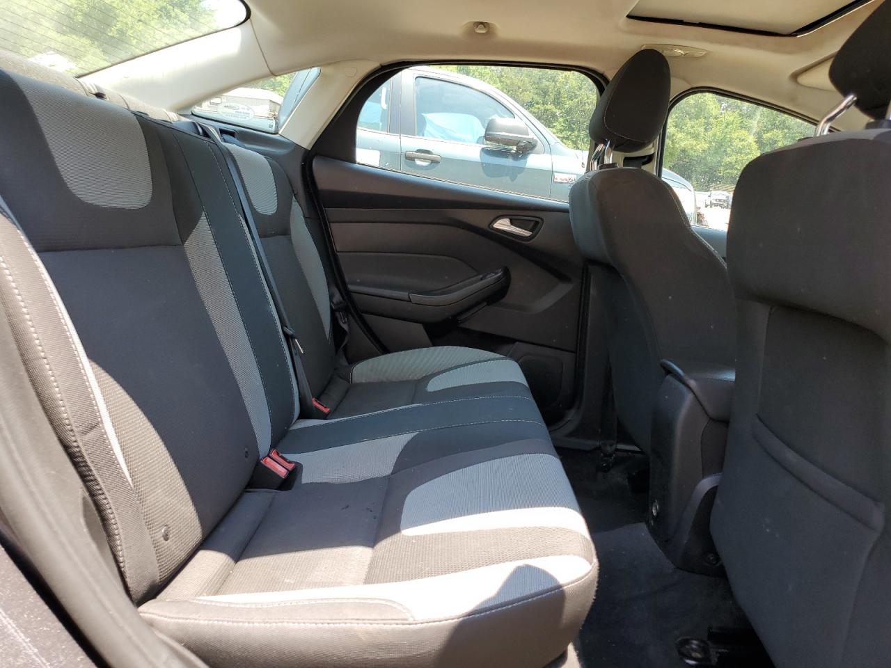 1FAHP3F20CL261727 2012 Ford Focus Se