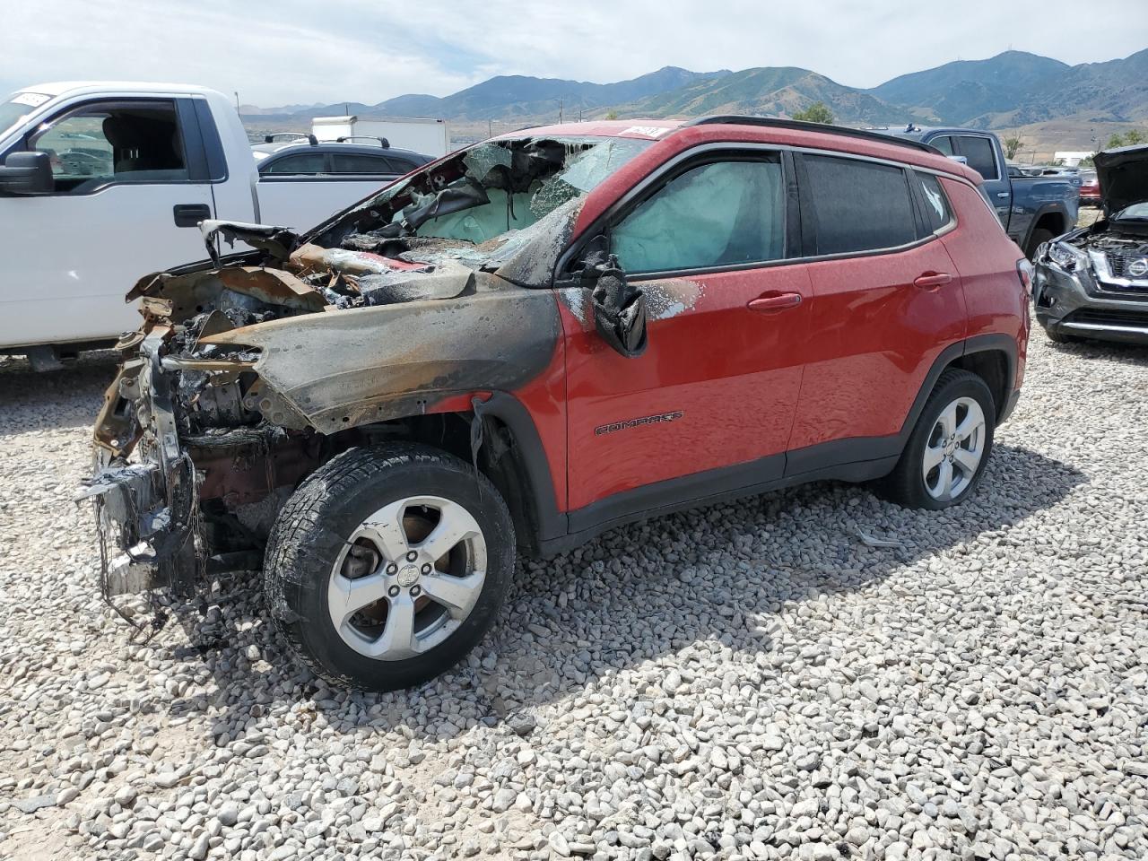 2019 Jeep Compass Latitude vin: 3C4NJDBBXKT755171