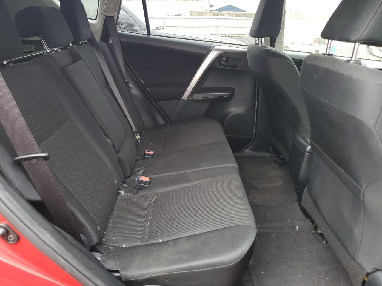 JTMBFREV3HJ111597 2017 Toyota Rav4 Le