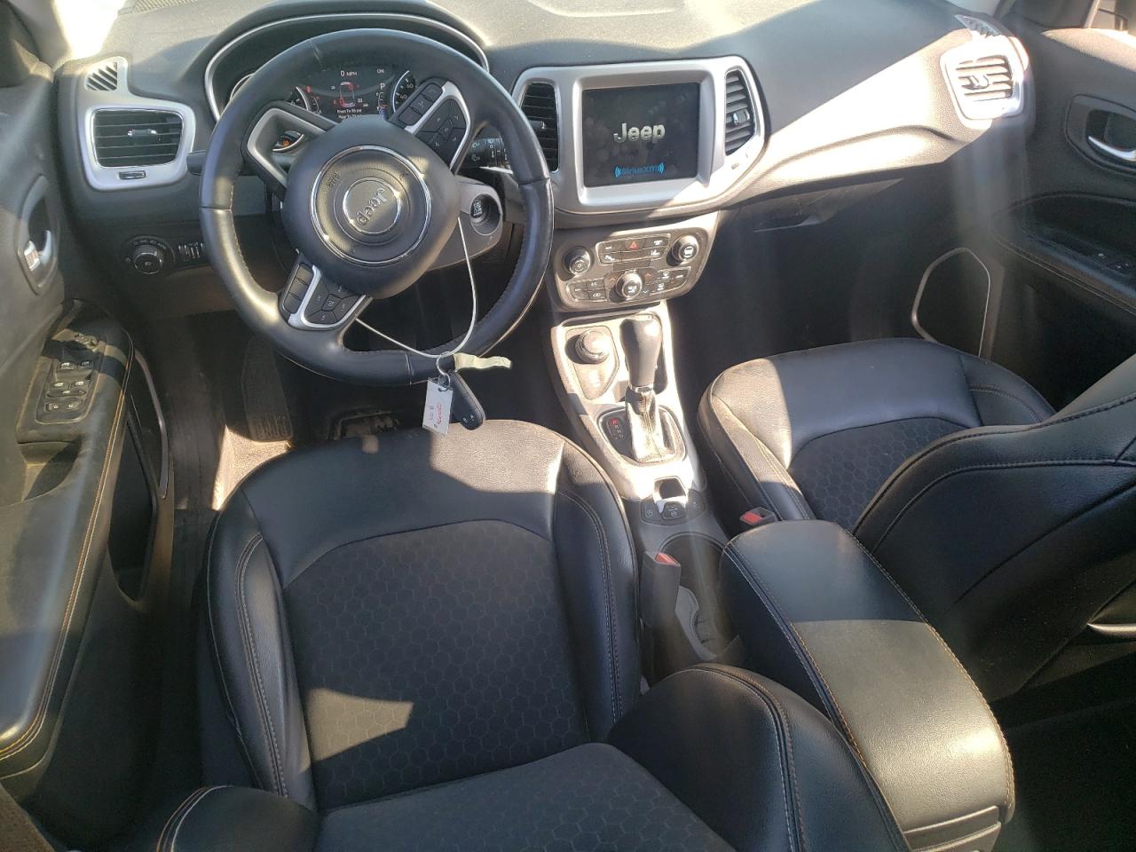 3C4NJDBBXJT192010 2018 Jeep Compass Latitude