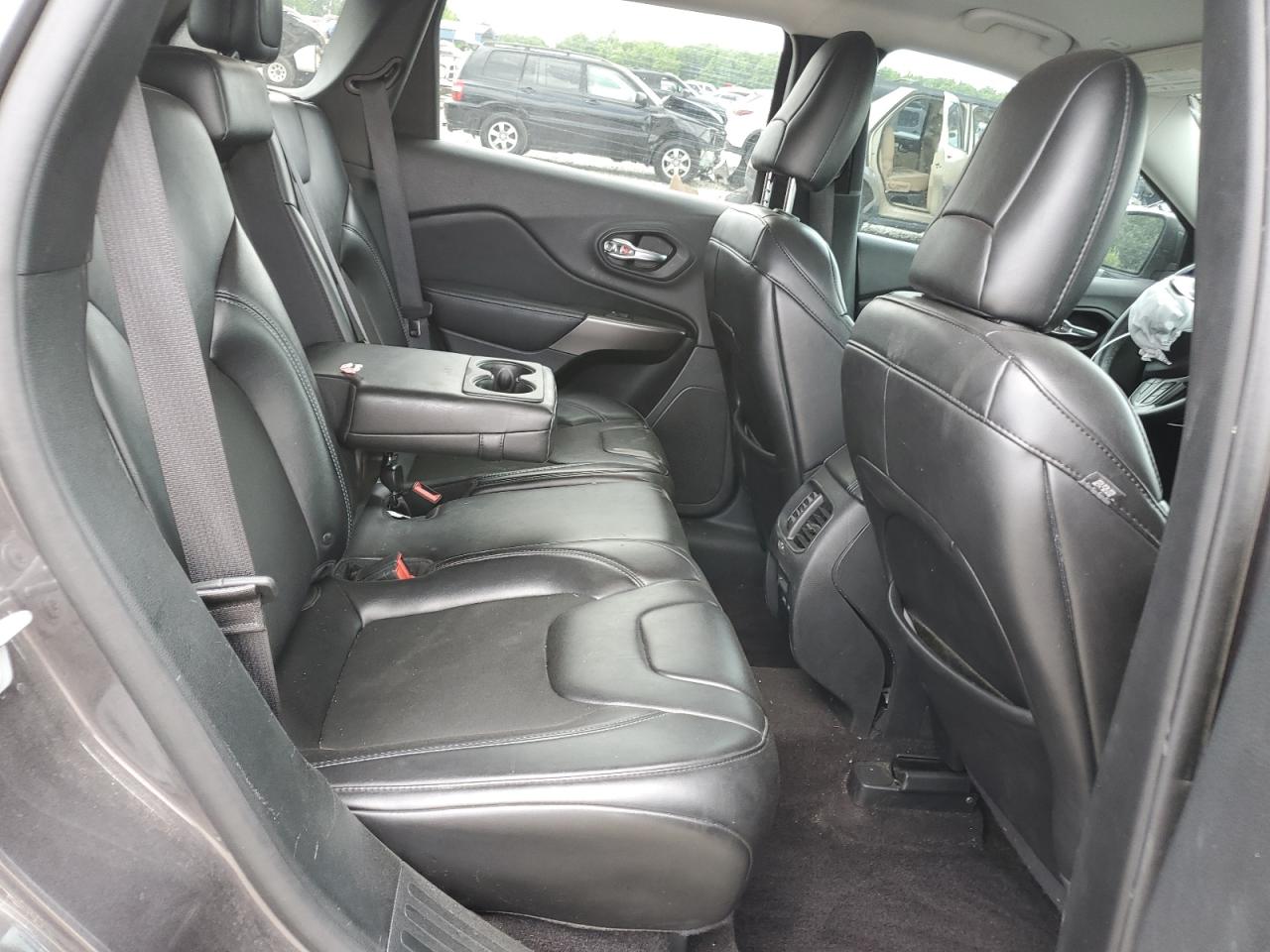 1C4PJMLX6KD237308 2019 Jeep Cherokee Latitude Plus