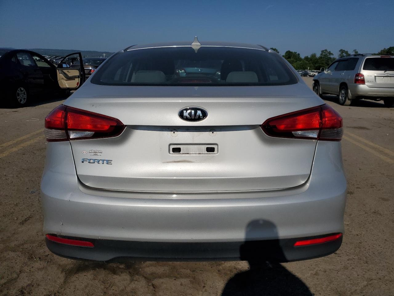 3KPFK4A78JE199301 2018 Kia Forte Lx