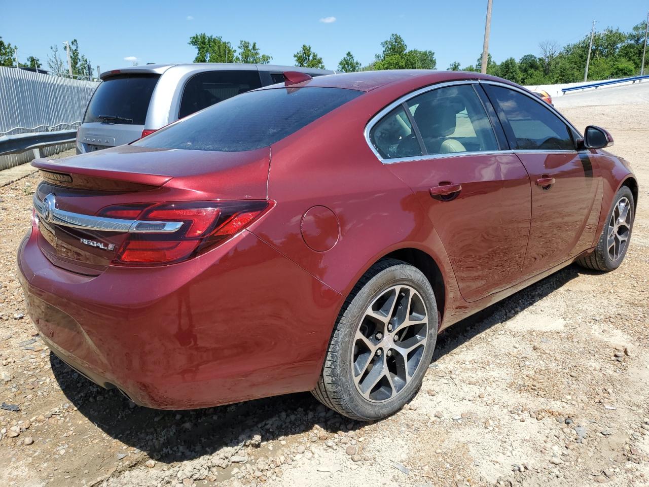 2017 Buick Regal Sport Touring vin: 2G4GL5EX4H9126951