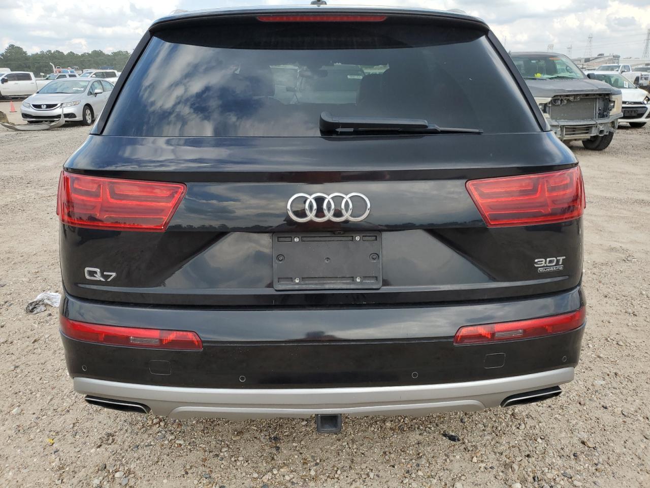 WA1VAAF75HD004055 2017 Audi Q7 Prestige