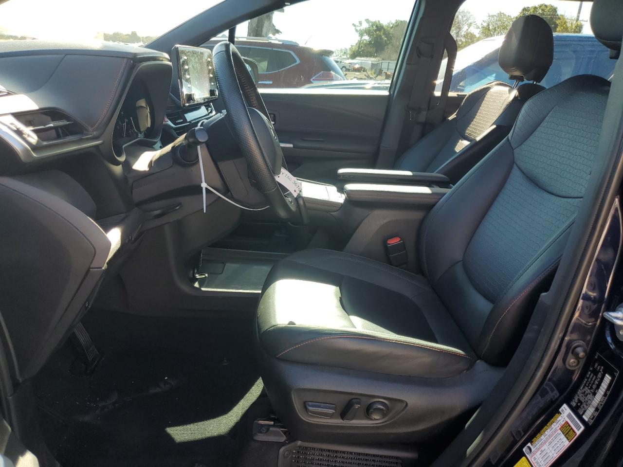 5TDXRKEC8NS083491 2022 Toyota Sienna Xse