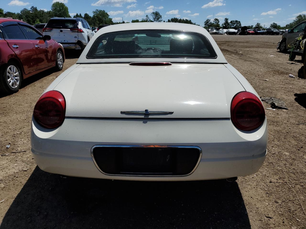 1FAHP60AX2Y106492 2002 Ford Thunderbird