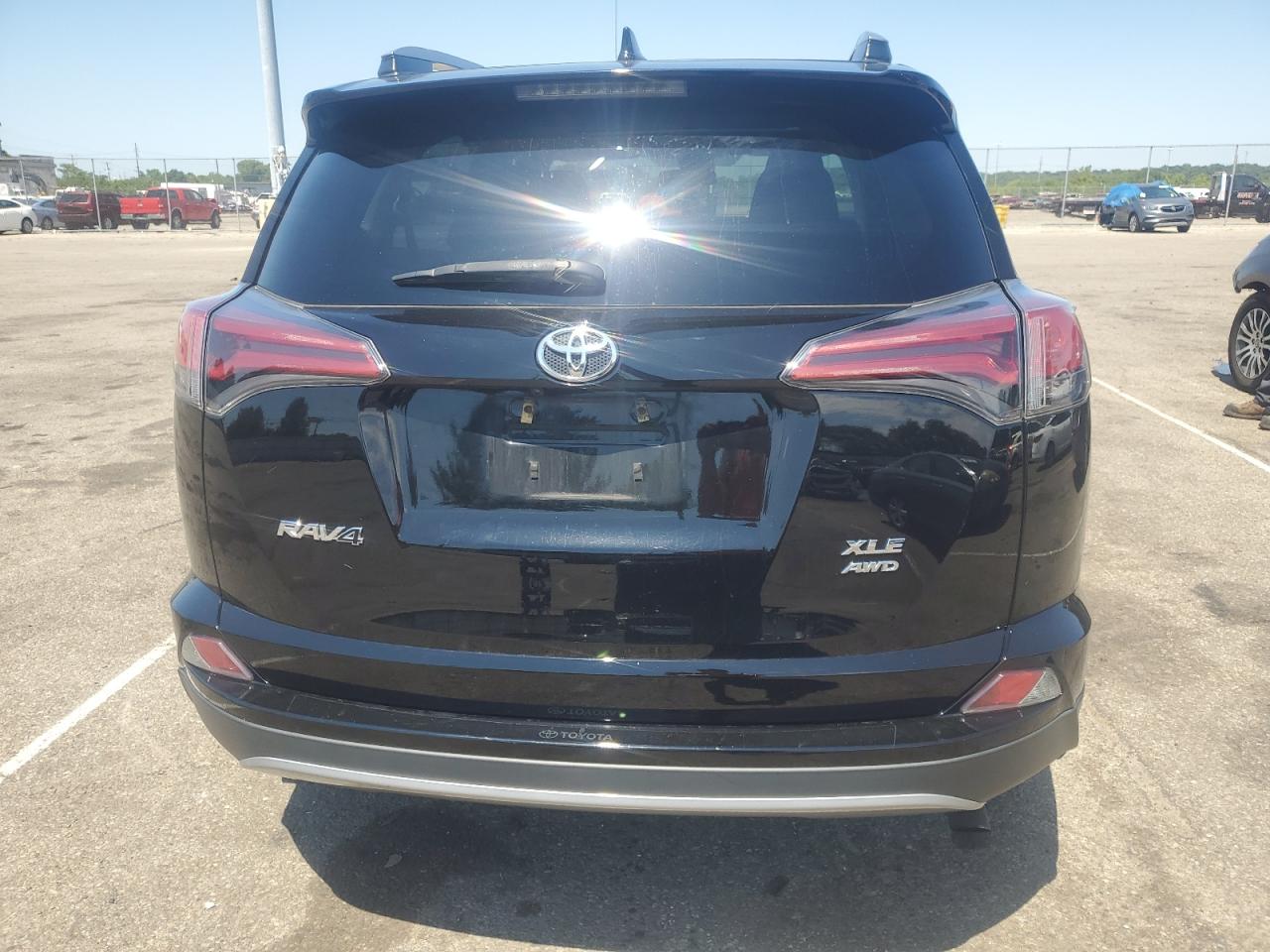 2T3RFREVXHW627861 2017 Toyota Rav4 Xle