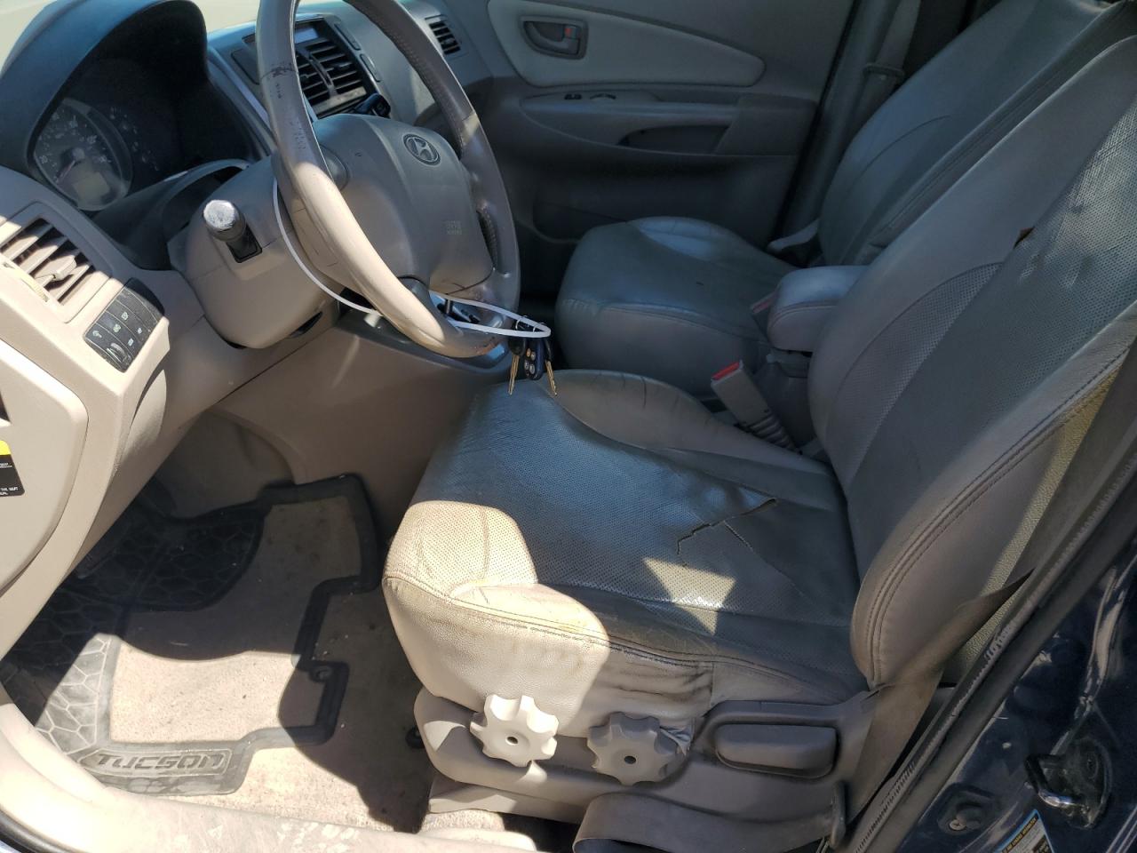 KM8JN72D15U077860 2005 Hyundai Tucson Gls