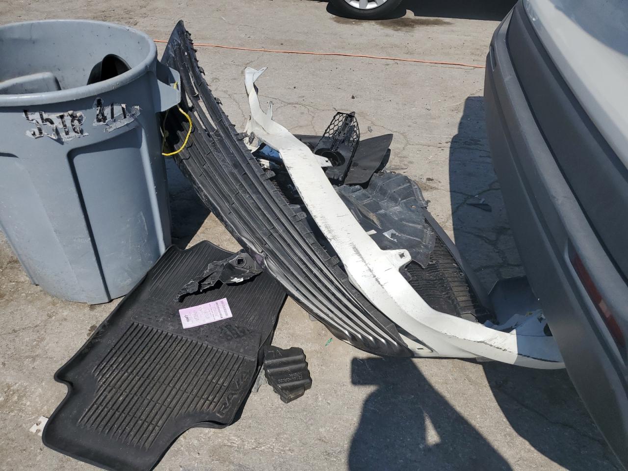 2T3W1RFV2MC098367 2021 Toyota Rav4 Xle