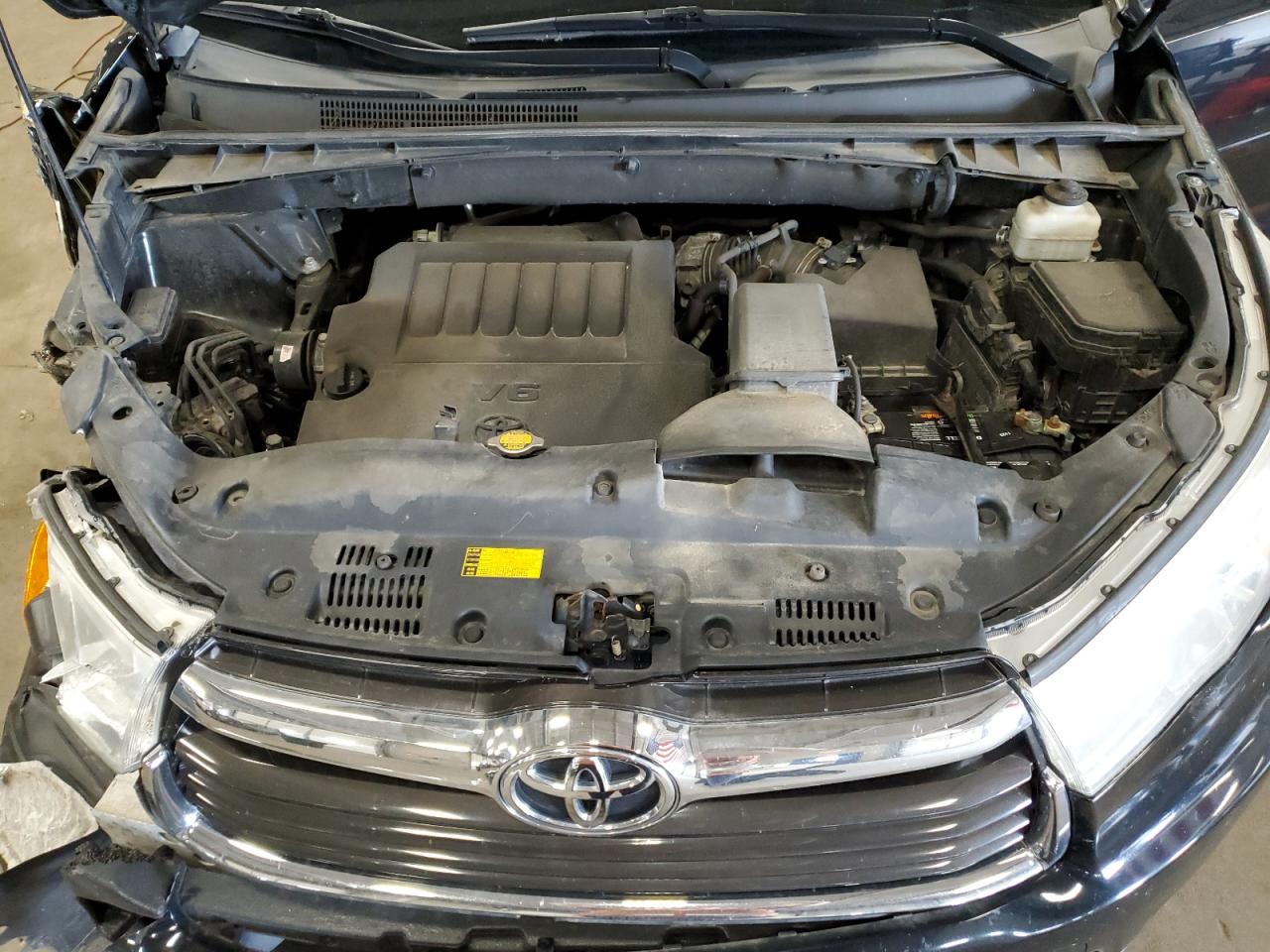 5TDJKRFH0ES039255 2014 Toyota Highlander Xle