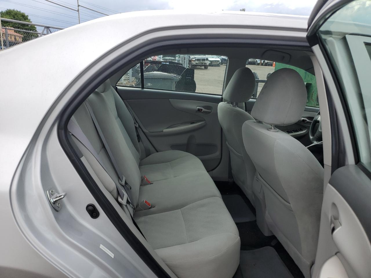 1NXBU4EE3AZ243283 2010 Toyota Corolla Base