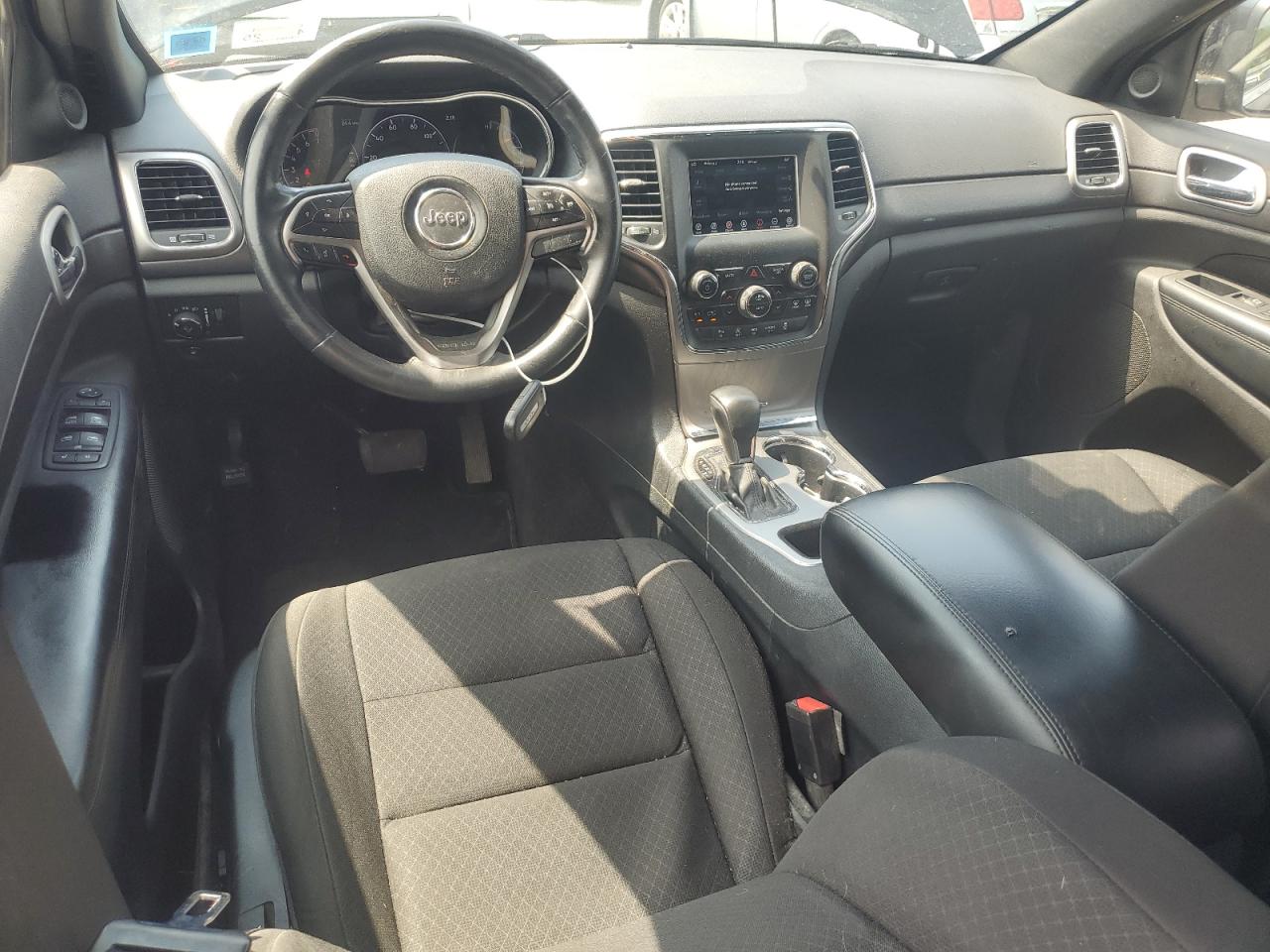 1C4RJFAG7JC296430 2018 Jeep Grand Cherokee Laredo