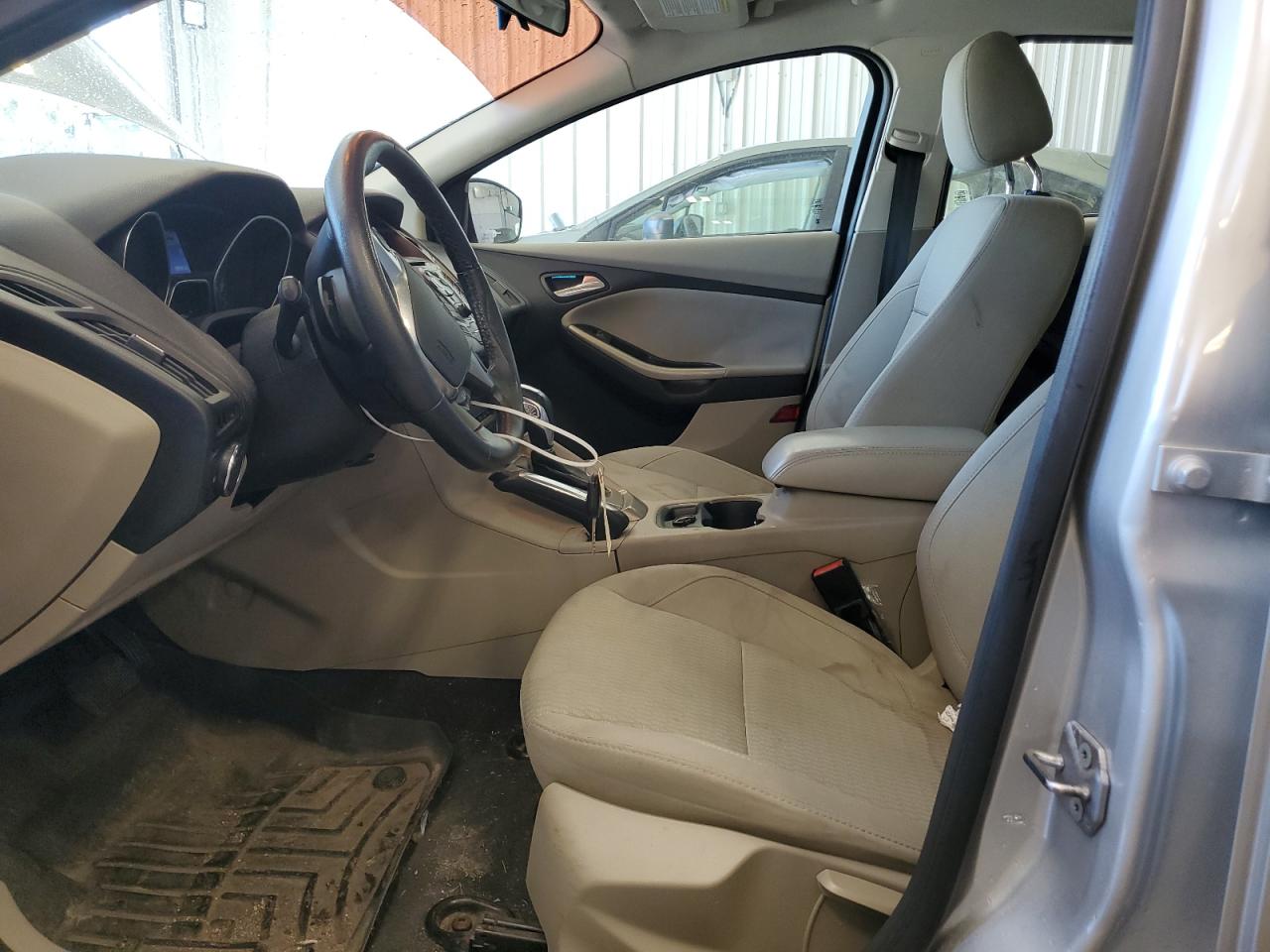 1FAHP3M28CL315102 2012 Ford Focus Sel