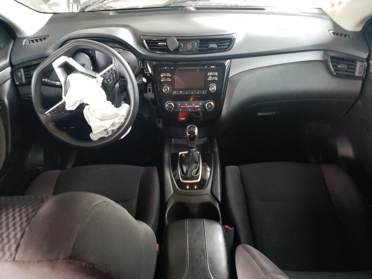 JN1BJ1CR8JW255745 2018 Nissan Rogue Sport S