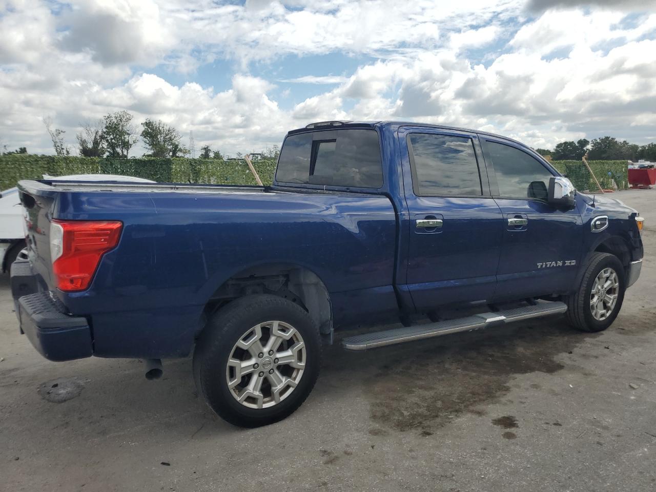 2017 Nissan Titan Xd Sl vin: 1N6BA1F28HN511102