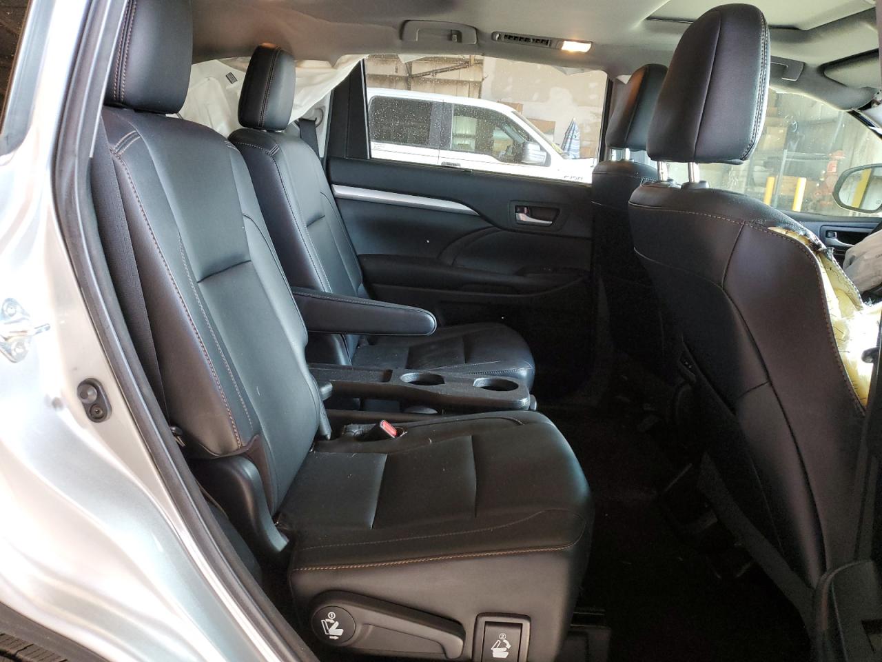 5TDKZRFH5HS512538 2017 Toyota Highlander Se