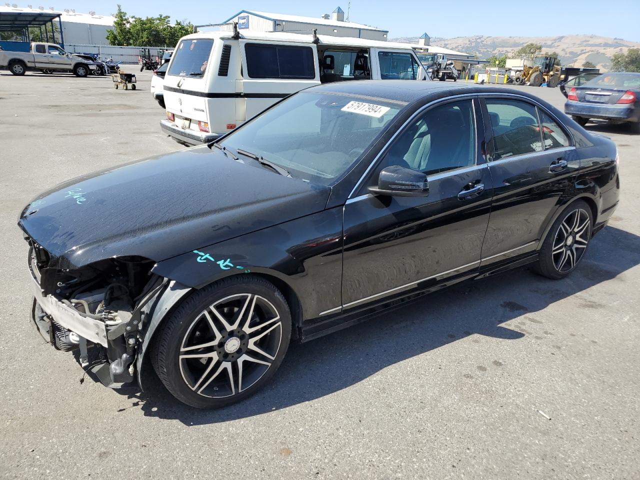 2014 Mercedes-Benz C 250 vin: WDDGF4HBXER305153