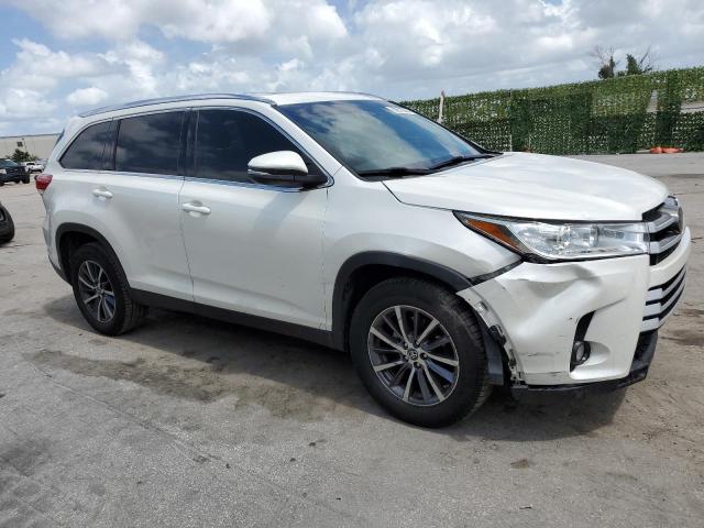 VIN 5TDKZRFHXKS556834 2019 Toyota Highlander, SE no.4