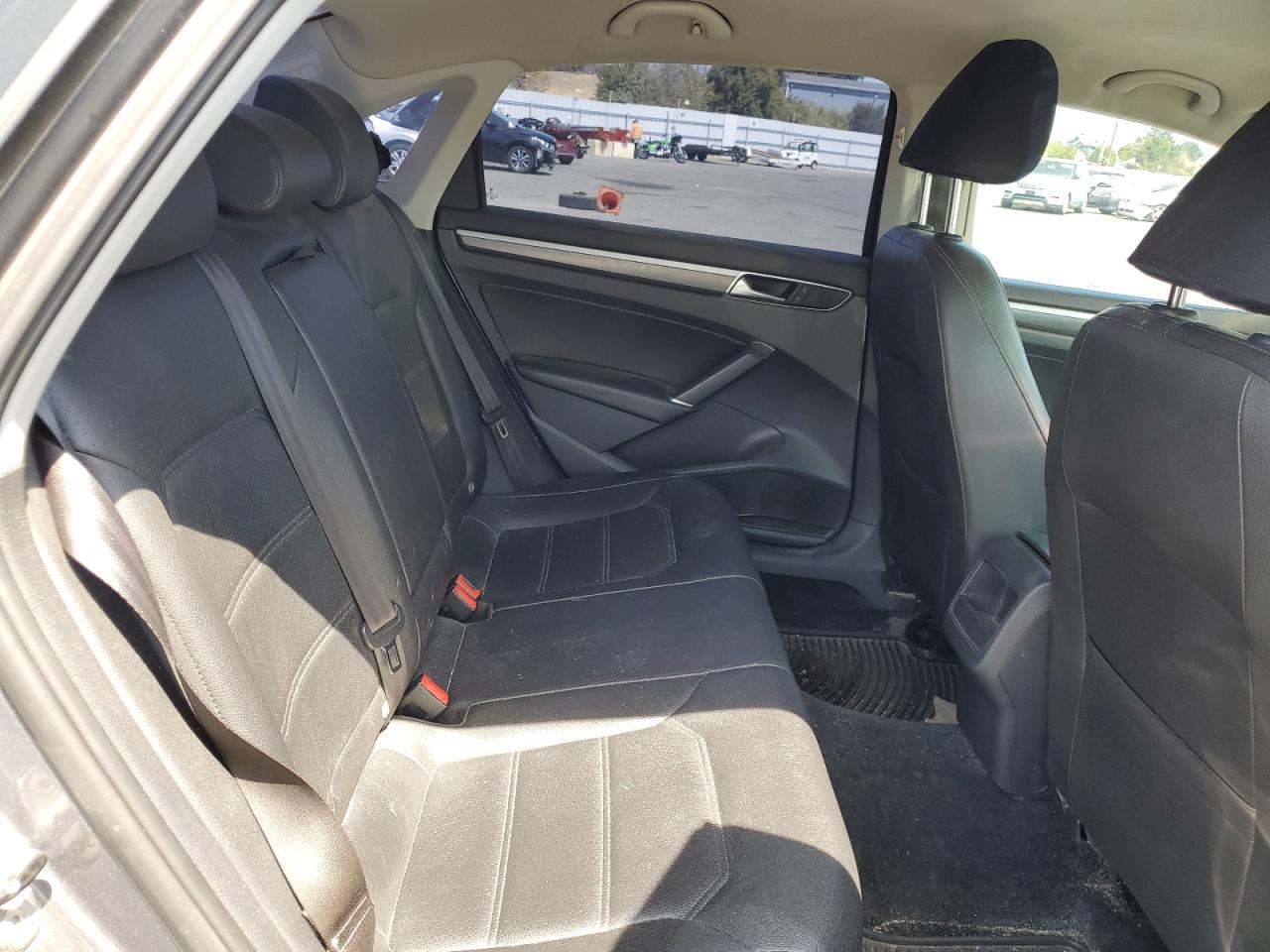 1VWDT7A39HC069772 2017 Volkswagen Passat R-Line