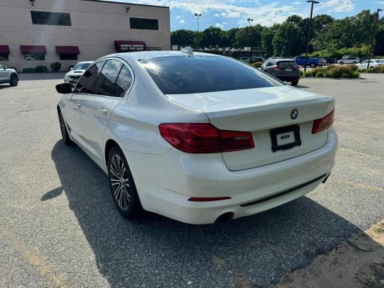 2020 BMW 530 Xi vin: WBAJR7C06LWW61738