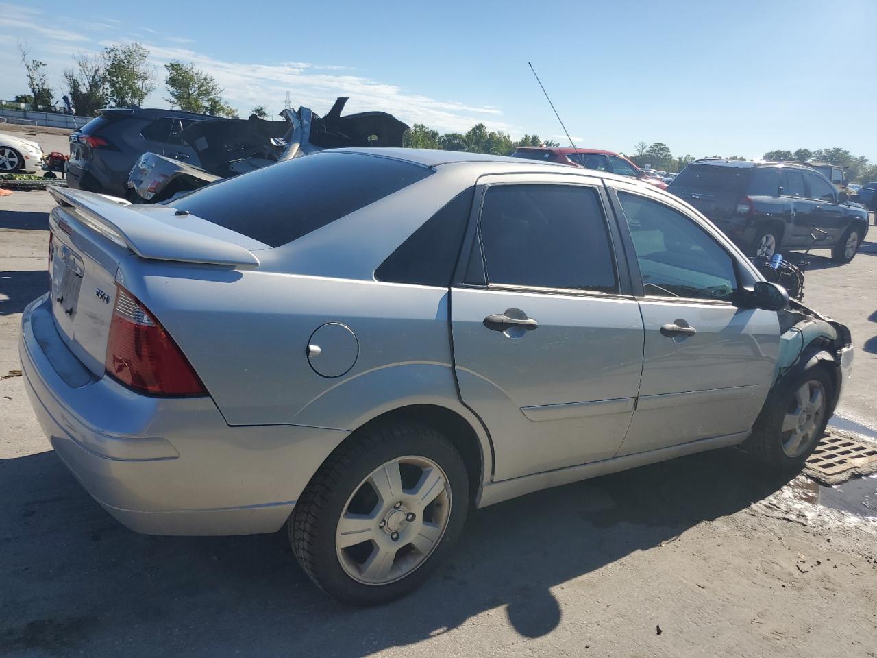 Lot #2902480909 2006 FORD FOCUS ZX4