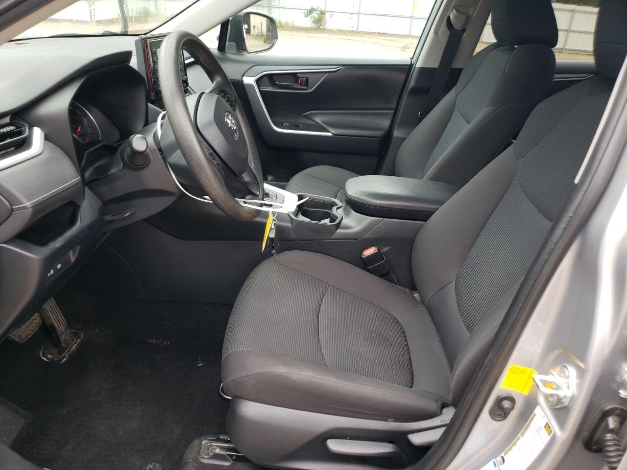 2T3G1RFV3LC060696 2020 Toyota Rav4 Le