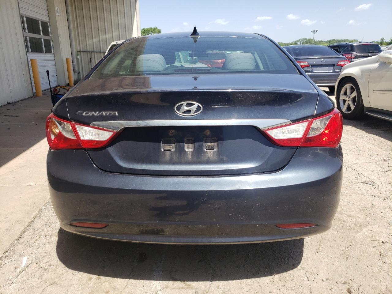 5NPEB4AC4BH207738 2011 Hyundai Sonata Gls