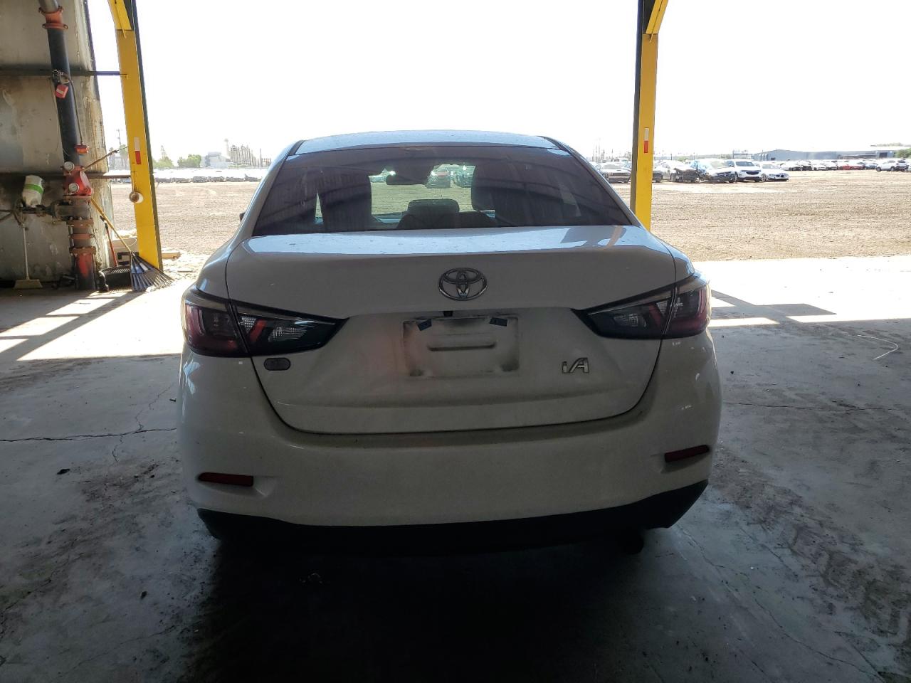 3MYDLBYV4HY150300 2017 Toyota Yaris Ia