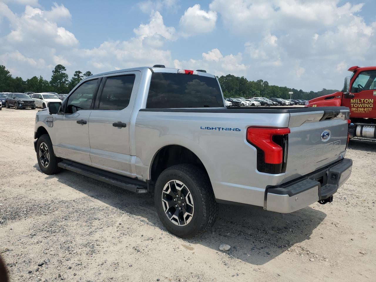 2023 Ford F150 Lightning Pro vin: 1FTVW1EL4PWG18975