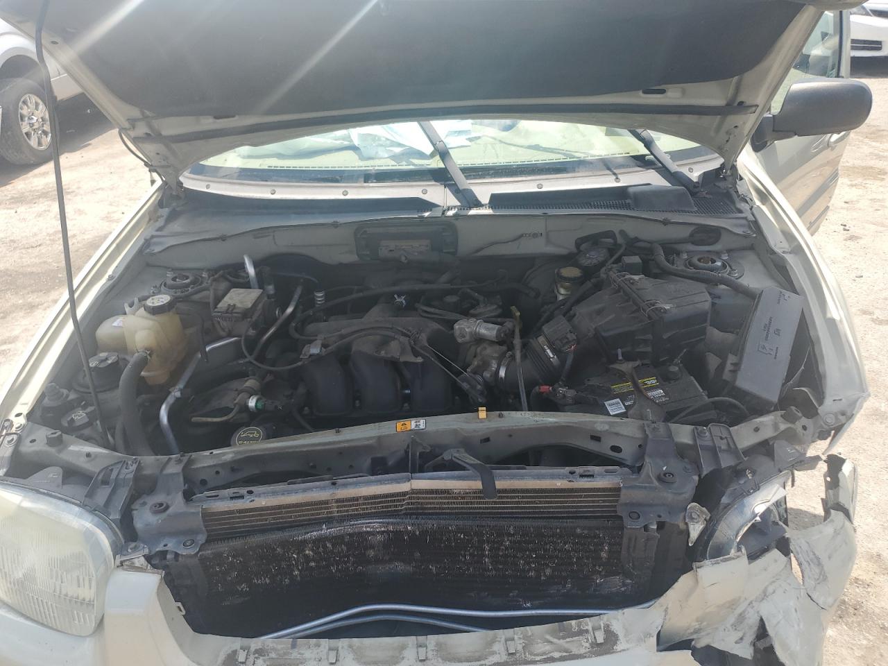 1FMCU94184KB53305 2004 Ford Escape Limited