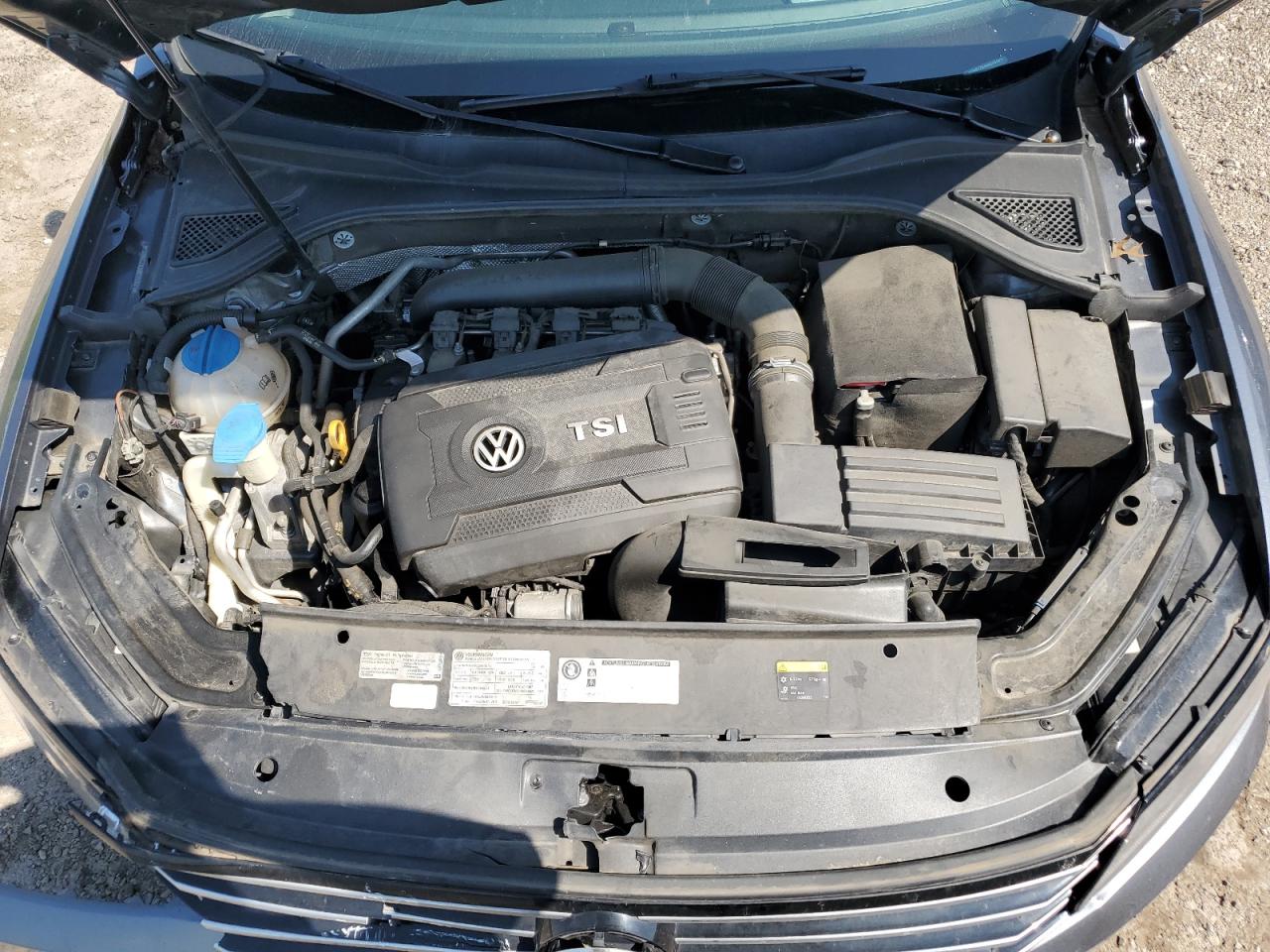 1VWBT7A38HC053571 2017 Volkswagen Passat Se