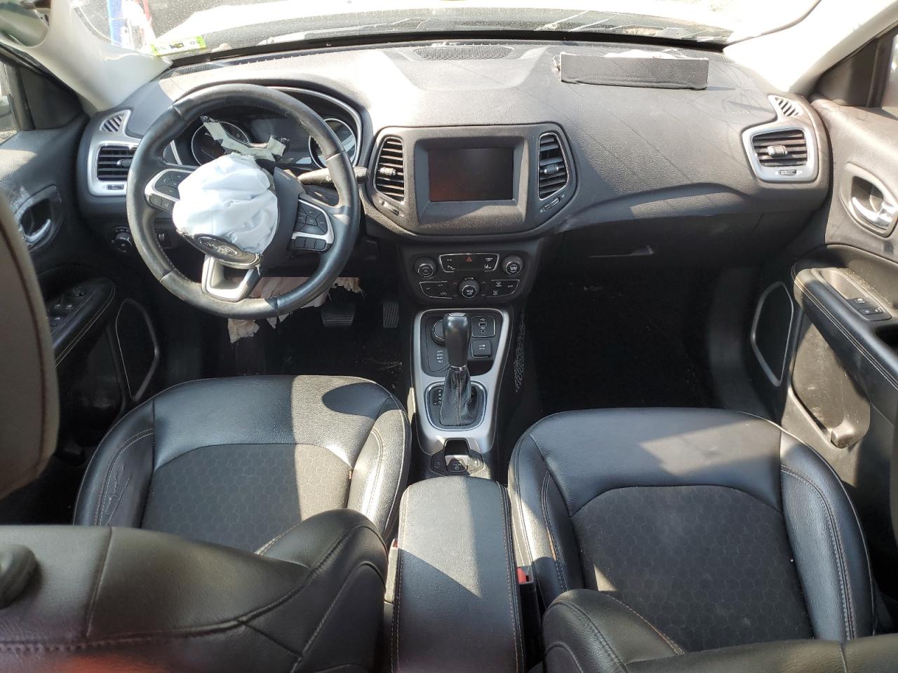 3C4NJDBB2JT331661 2018 Jeep Compass Latitude