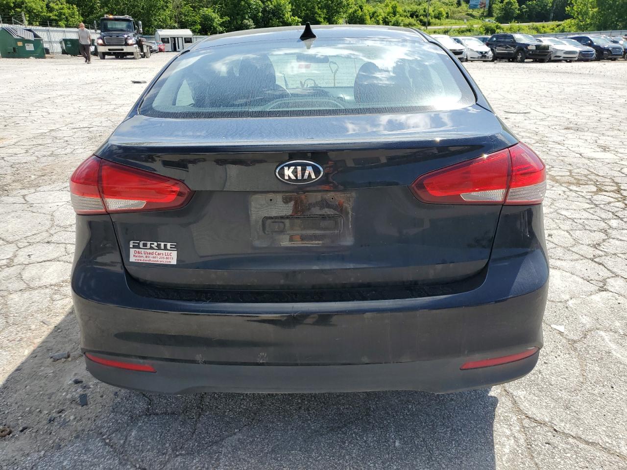 3KPFK4A70JE275593 2018 Kia Forte Lx