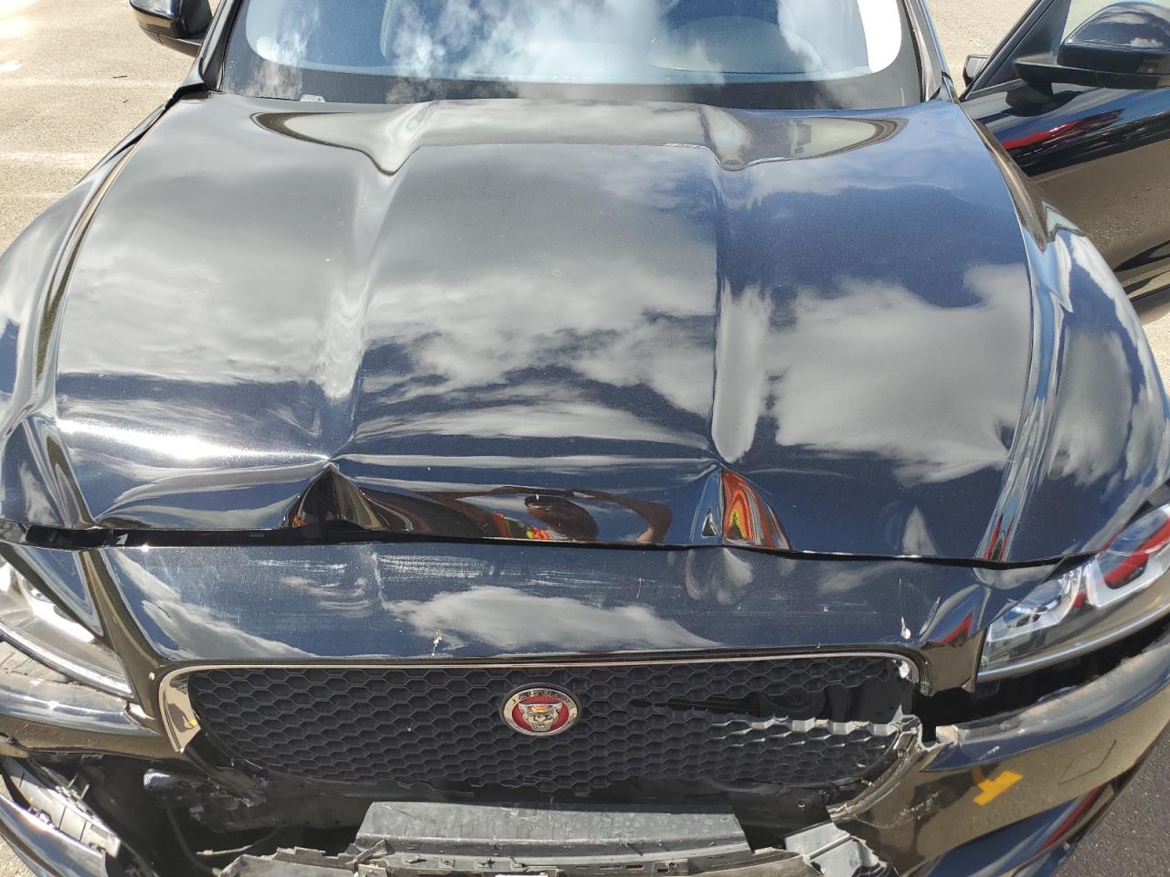 SADCJ2FX4JA254045 2018 Jaguar F-Pace Premium