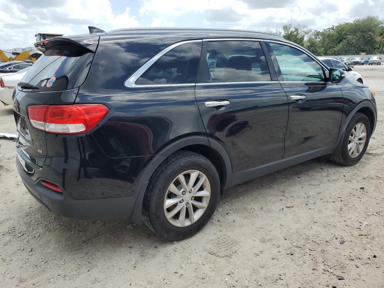 5XYPG4A37HG209753 2017 Kia Sorento Lx