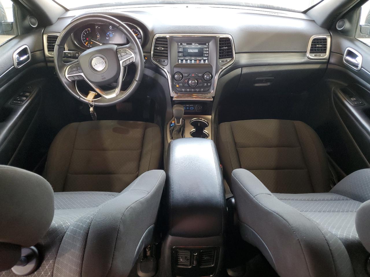 1C4RJFAG9KC568042 2019 Jeep Grand Cherokee Laredo