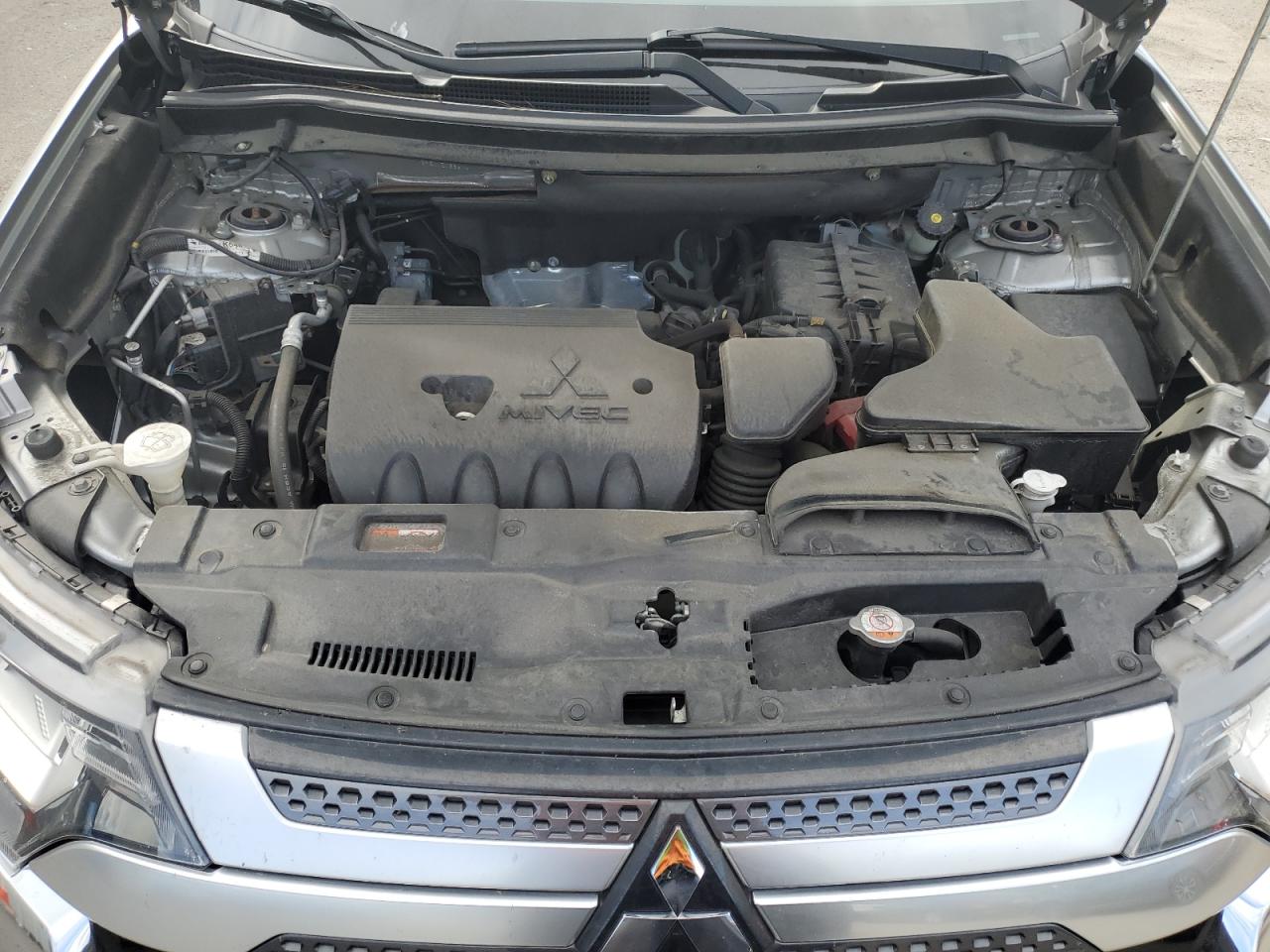 JA4AZ3A34KZ033614 2019 Mitsubishi Outlander Se