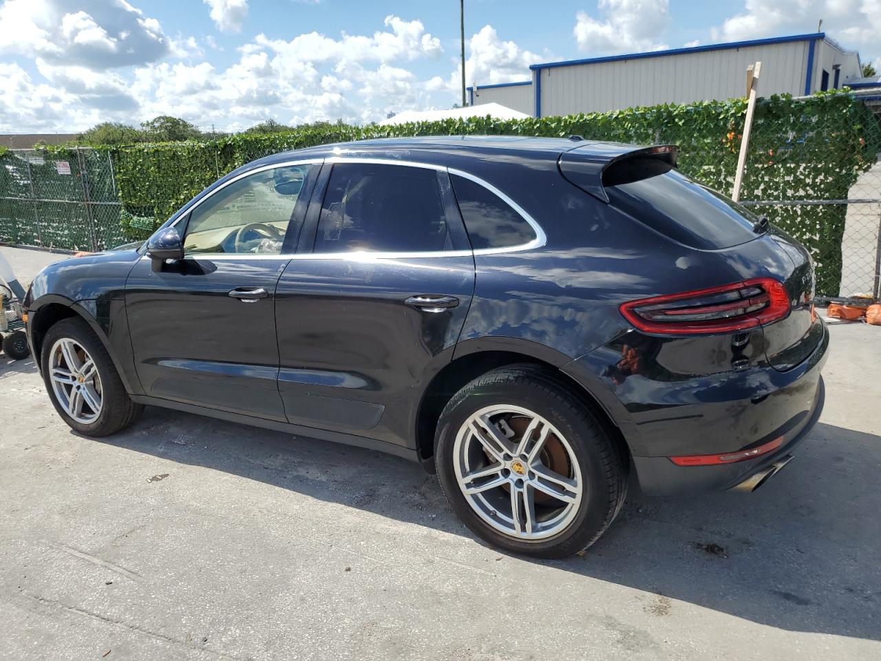 2015 Porsche Macan S vin: WP1AB2A50FLB50216