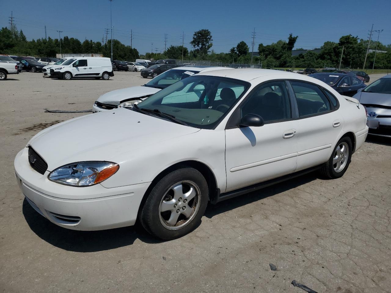 2005 Ford Taurus Se 3.0L იყიდება Bridgeton-ში, MO - Hail