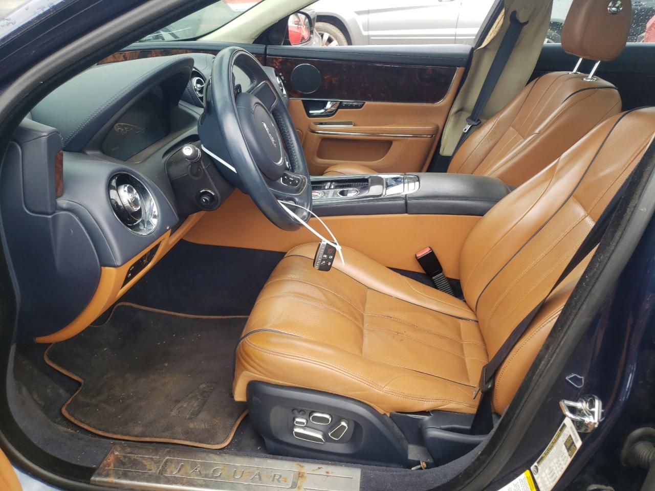 SAJWA1CB1BLV03470 2011 Jaguar Xj