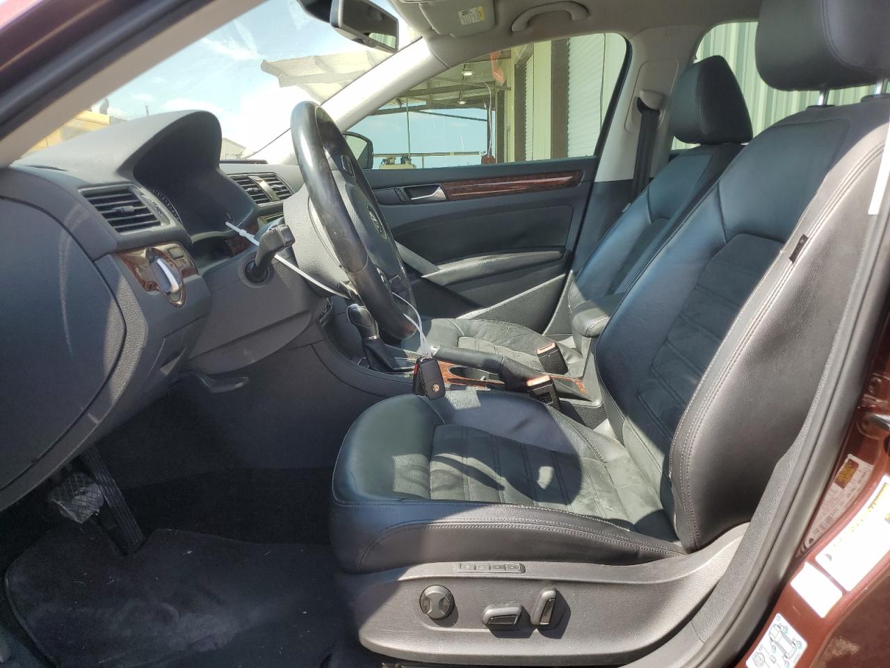 1VWCM7A36DC052317 2013 Volkswagen Passat Sel