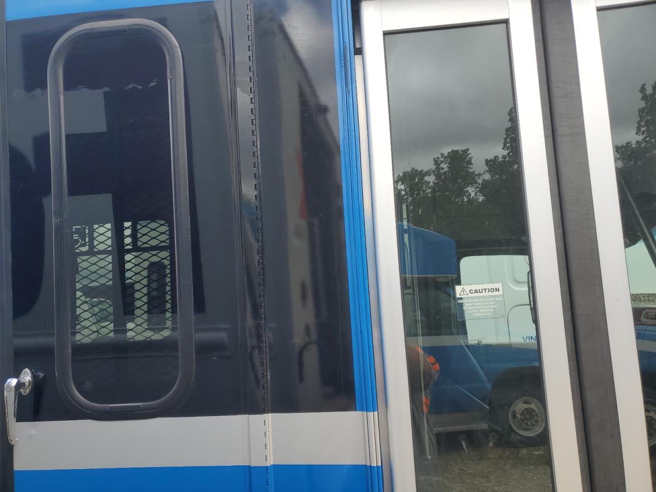 1FDEE3F69KDC37467 2019 Ford Econoline E350 Super Duty Cutaway Van