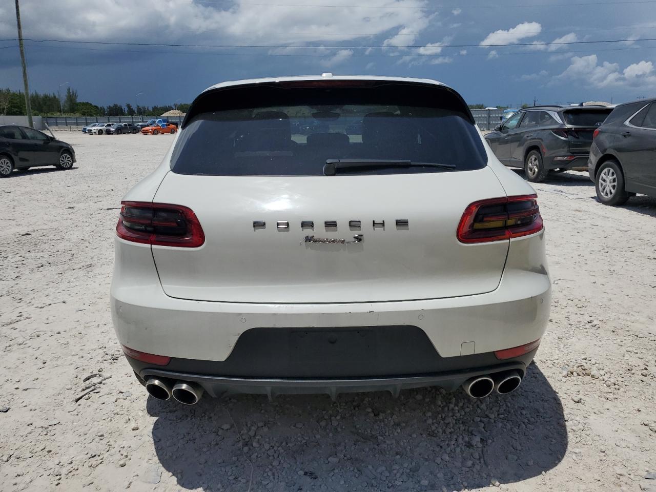 2018 Porsche Macan S vin: WP1AB2A55JLB30939