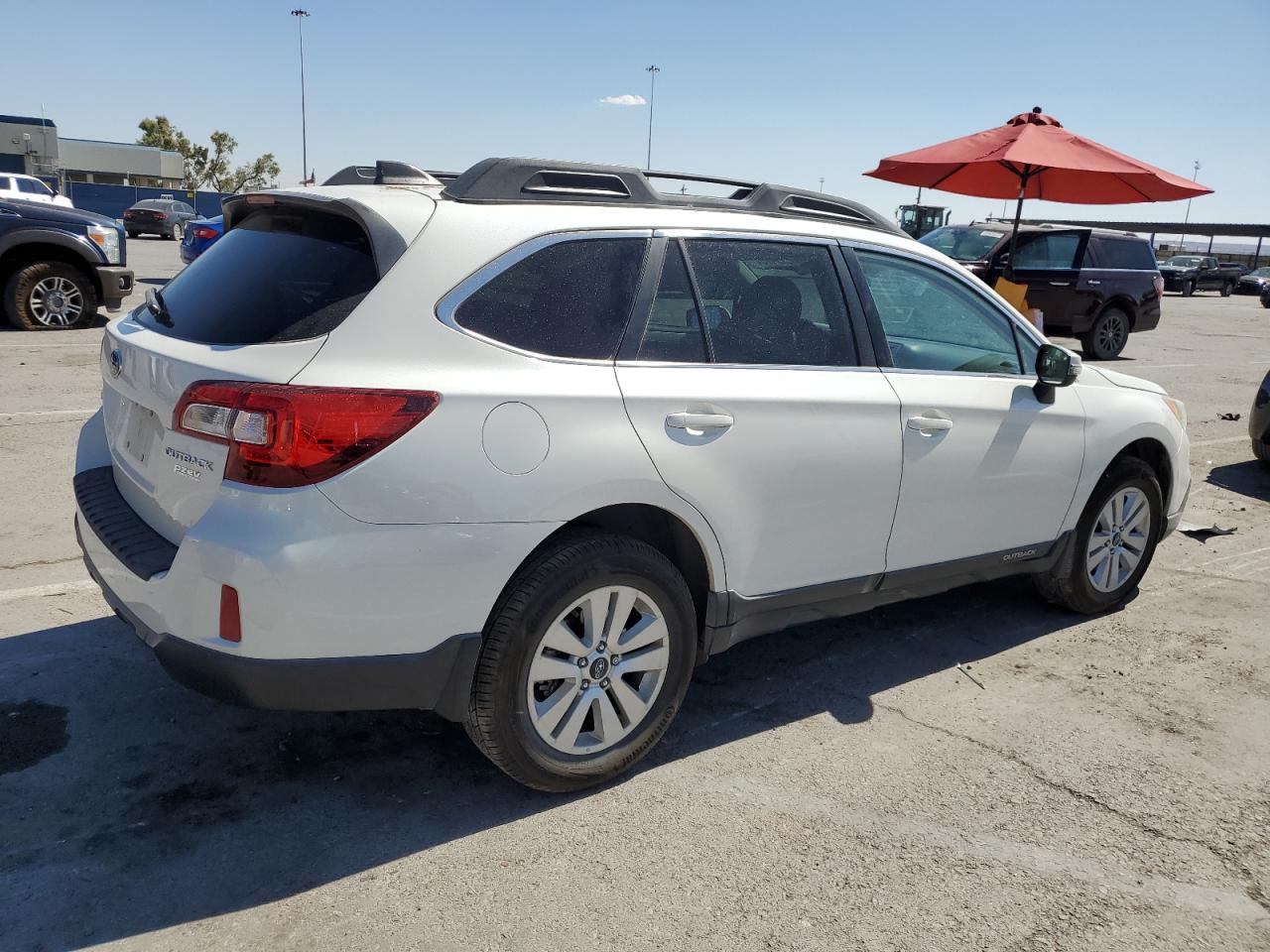 2017 Subaru Outback 2.5I Premium vin: 4S4BSAHCXH3247779