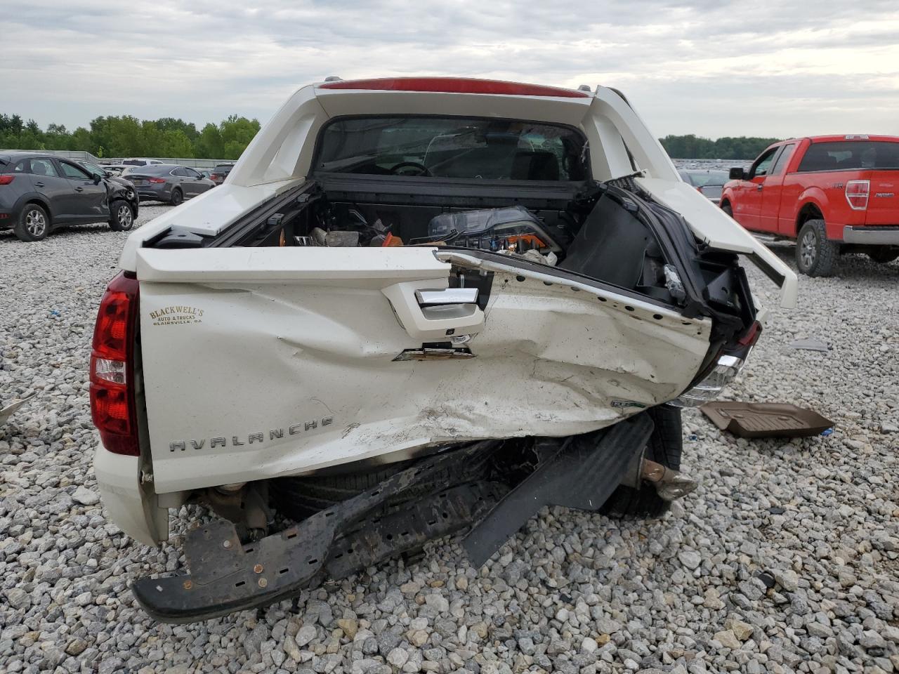 3GNTKGE38BG136482 2011 Chevrolet Avalanche Ltz