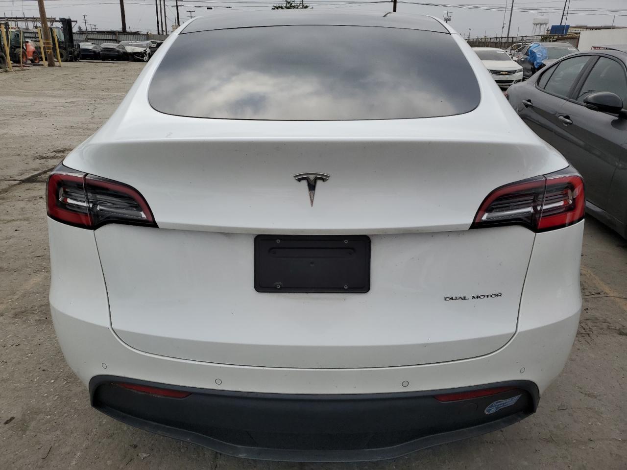 2021 Tesla Model Y vin: 5YJYGDEE3MF090228