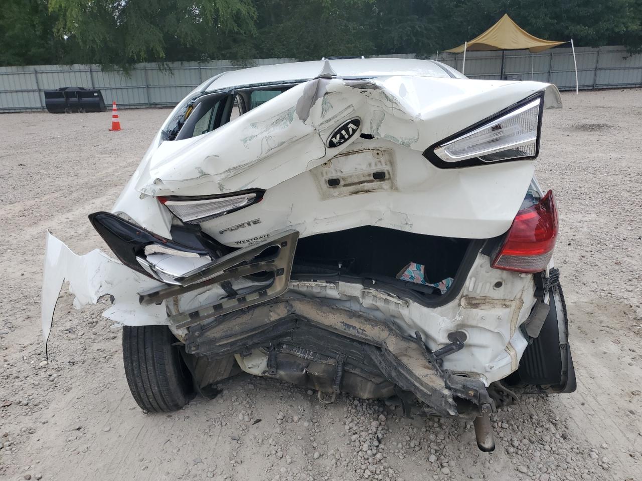 3KPFK4A7XHE108135 2017 Kia Forte Lx